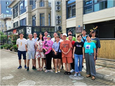 夏天里的一朵浪花